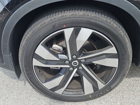 Used 2023 Volvo XC40 B5 Ultimate w/ Protection Package Premier AWD/4WD image 4