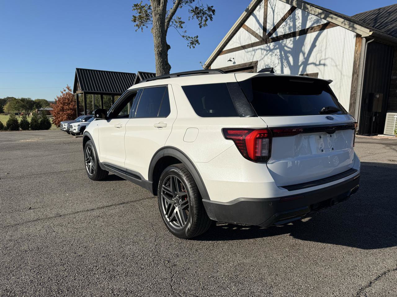 Used 2025 Ford Explorer ST-Line w/ ST-Line Street Pack AWD/4WD image 3