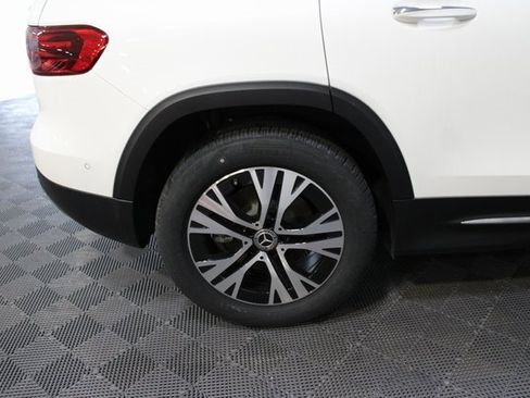 New 2025 Mercedes-Benz GLB 250 4MATIC image 11