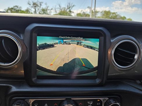Used 2023 Jeep Wrangler Unlimited Sahara w/ Cold Weather Group AWD/4WD image 15