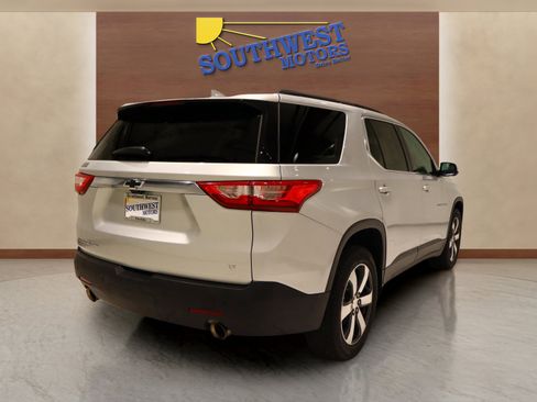 Used 2019 Chevrolet Traverse LT w/ LT Premium Package image 4