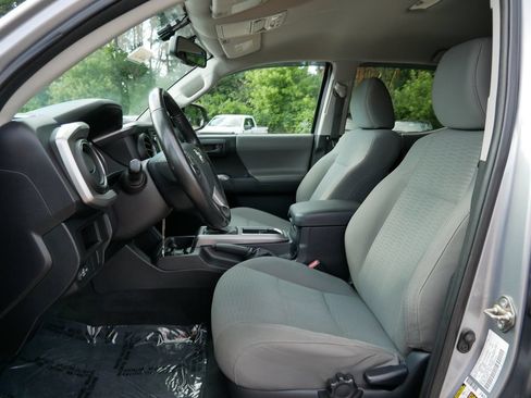 Used 2016 Toyota Tacoma SR5 w/ SR5 Appearance Package (SN) AWD/4WD image 14