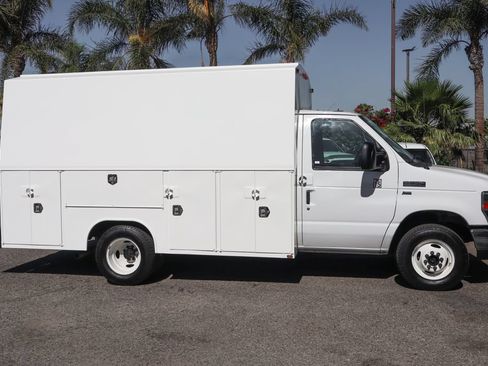 Used 2016 Ford E-350 and Econoline 350 Super Duty w/ Power Windows & Locks Group RWD image 13
