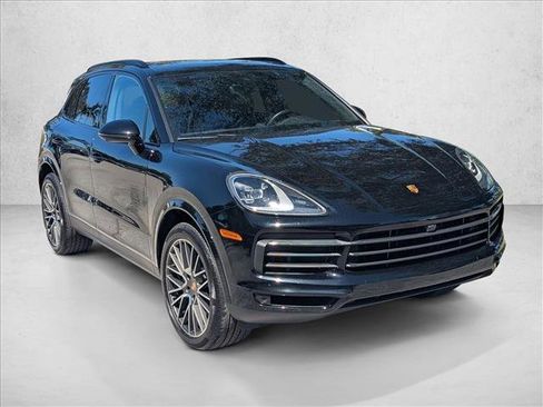 Used 2023 Porsche Cayenne AWD/4WD image 3