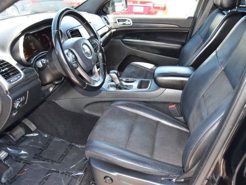 Used 2020 Jeep Grand Cherokee Laredo AWD/4WD image 17
