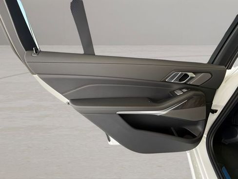 Used 2026 BMW X7 xDrive40i w/ Premium Package image 24