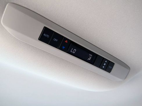 New 2026 Toyota Sienna LE FWD image 18
