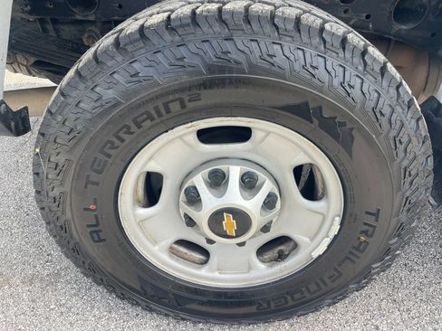 Used 2019 Chevrolet Silverado 2500 W/T w/ Snow Plow Prep Package AWD/4WD image 11