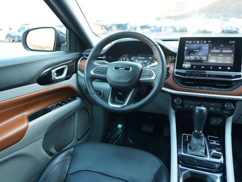 Used 2023 Jeep Compass Limited image 12
