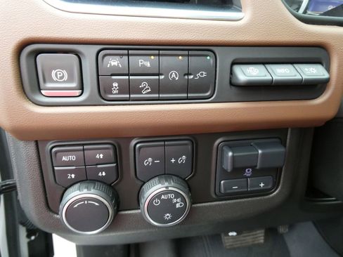 Used 2021 Chevrolet Suburban High Country w/ Premium Package AWD/4WD image 27