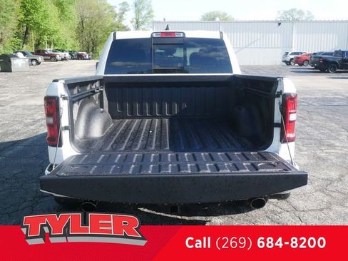 New 2026 RAM 1500 4x4 Crew Cab image 19