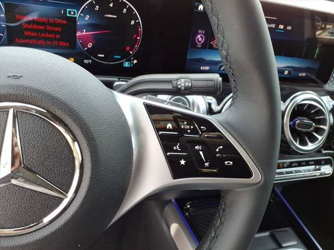 Used 2026 Mercedes-Benz GLB 250 4MATIC image 16