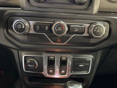 Certified 2018 Jeep Wrangler Sport AWD/4WD image 15