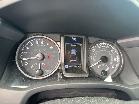 Used 2022 Toyota Tacoma TRD Sport w/ Technology Package AWD/4WD image 8
