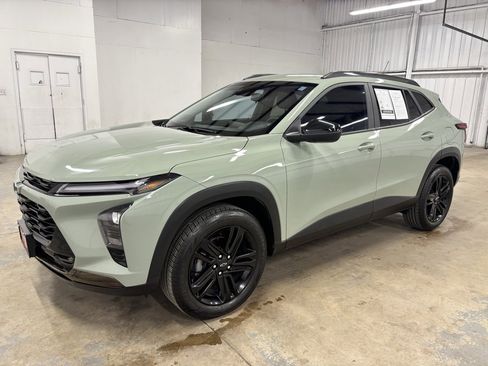 Used 2025 Chevrolet Trax ACTIV w/ Driver Confidence Package image 3