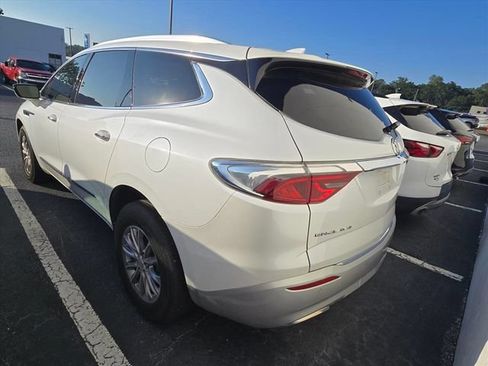 Used 2024 Buick Enclave Essence FWD image 9