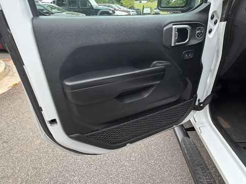 Used 2020 Jeep Wrangler Sport AWD/4WD image 14