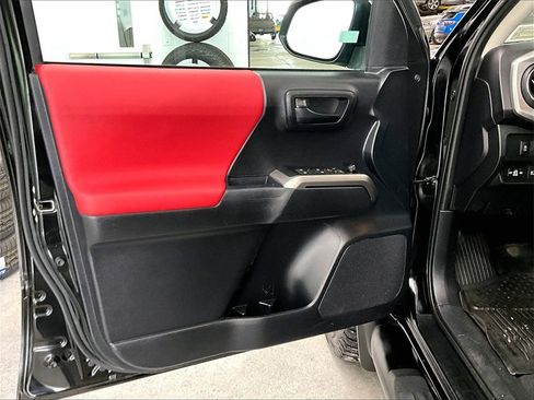 Used 2021 Toyota Tacoma SR5 image 9