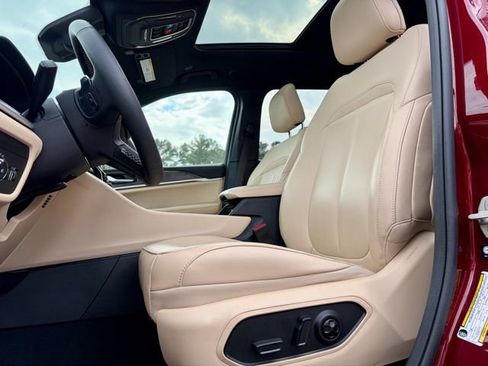 Used 2024 Jeep Grand Cherokee L Limited image 27