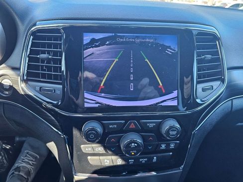 Used 2020 Jeep Grand Cherokee Limited image 23