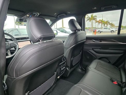 New 2026 Jeep Grand Cherokee Altitude AWD/4WD image 9