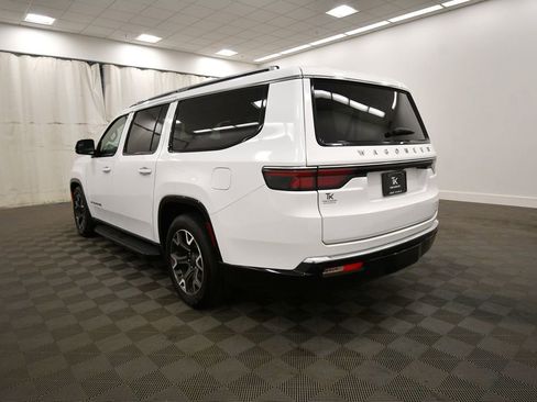 Used 2024 Jeep Wagoneer L Series III w/ Flexible Seating Group AWD/4WD image 5