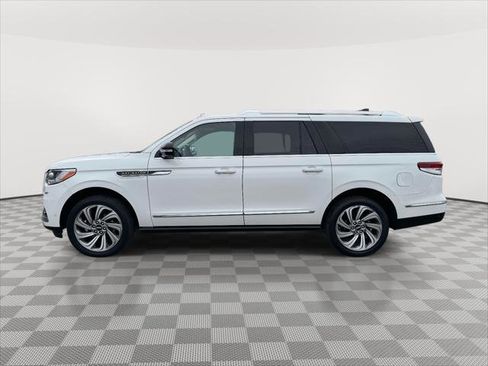 Used 2022 Lincoln Navigator L Reserve image 4