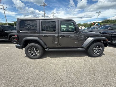 New 2026 Jeep Wrangler Unlimited Sahara AWD/4WD image 6