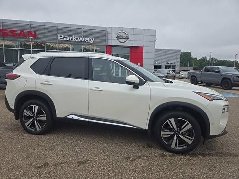 Used 2023 Nissan Rogue SL AWD/4WD image 8