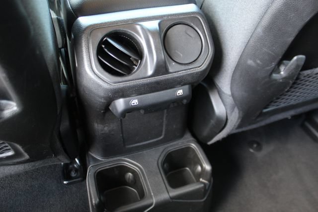 Used 2025 Jeep Wrangler Unlimited Rubicon w/ Convenience Group AWD/4WD image 27