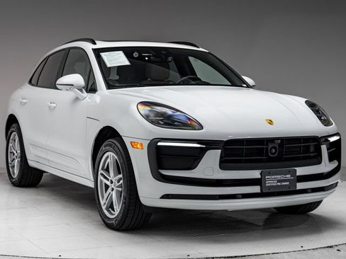 Certified 2026 Porsche Macan AWD/4WD image 34