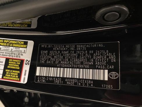 Used 2025 Toyota Camry SE image 30