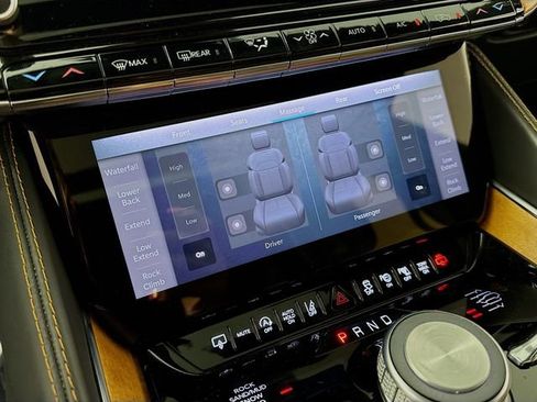 Used 2023 Jeep Grand Wagoneer L Series III w/ Rear Seat Video Group 1 AWD/4WD image 38