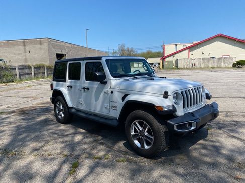 Used 2019 Jeep Wrangler Unlimited Sahara AWD/4WD image 7
