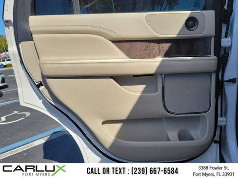 Used 2018 Lincoln Navigator Premiere image 16