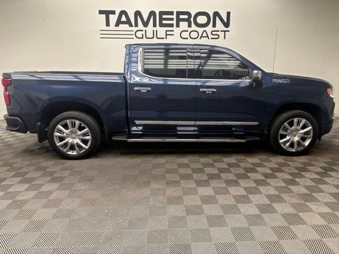 Used 2023 Chevrolet Silverado 1500 High Country w/ High Country Premium Package AWD/4WD image 4