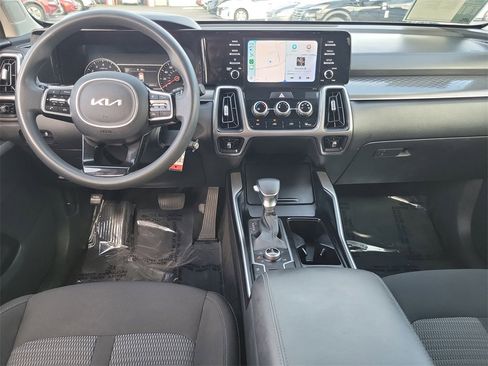 Used 2023 Kia Sorento LX image 5