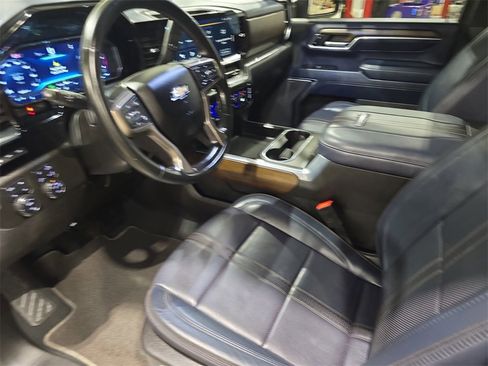 Used 2024 Chevrolet Silverado 2500 High Country w/ High Country Premium Package image 17
