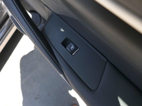 Used 2023 BMW 530i w/ Convenience Package RWD image 26