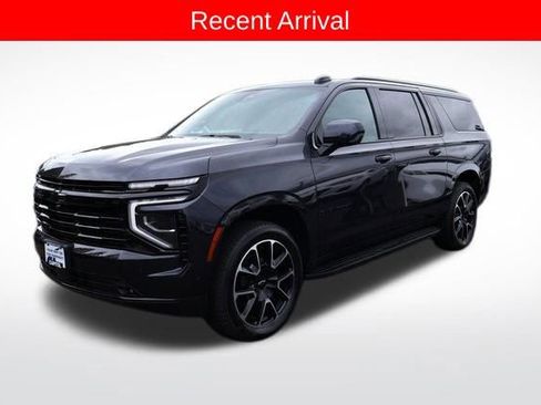 Used 2025 Chevrolet Suburban RST image 6