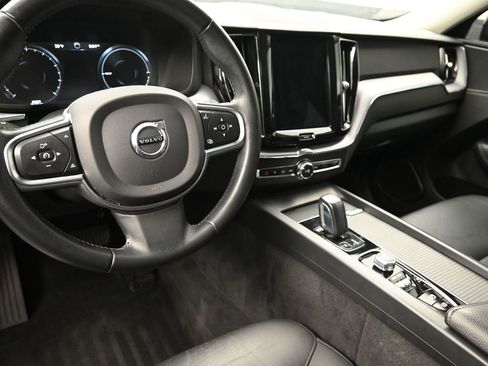 Used 2020 Volvo XC60 T8 Momentum image 15