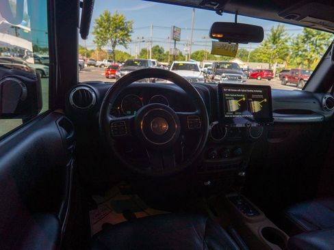 Used 2016 Jeep Wrangler Unlimited Sahara w/ Connectivity Group AWD/4WD image 12
