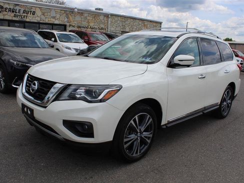 Used 2017 Nissan Pathfinder Platinum w/ Family Entertainment Package image 3