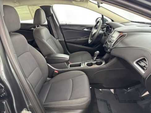 Used 2017 Chevrolet Cruze LT w/ Convenience Package image 22