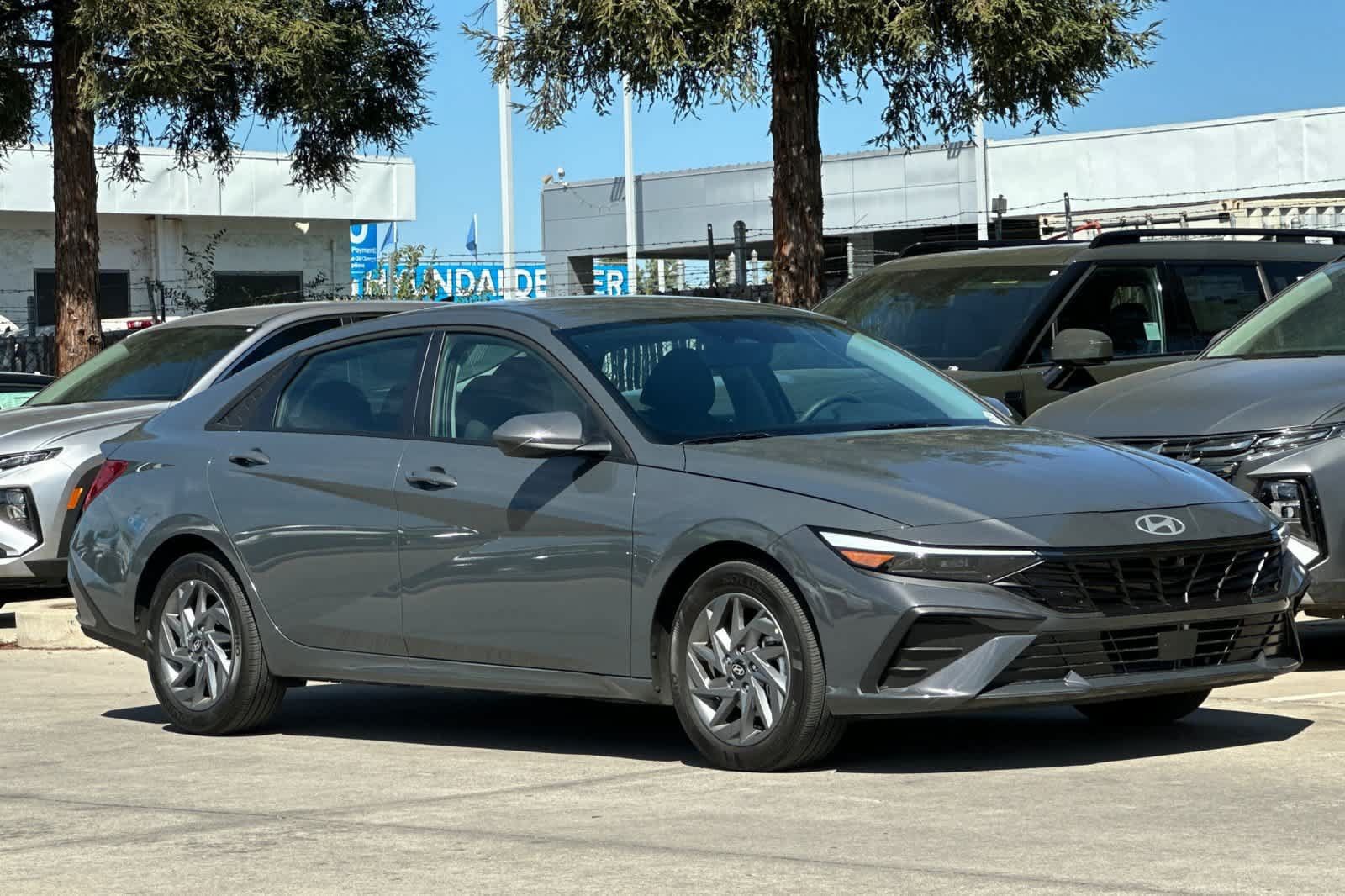 Used 2026 Hyundai Elantra Hybrid FWD image 10