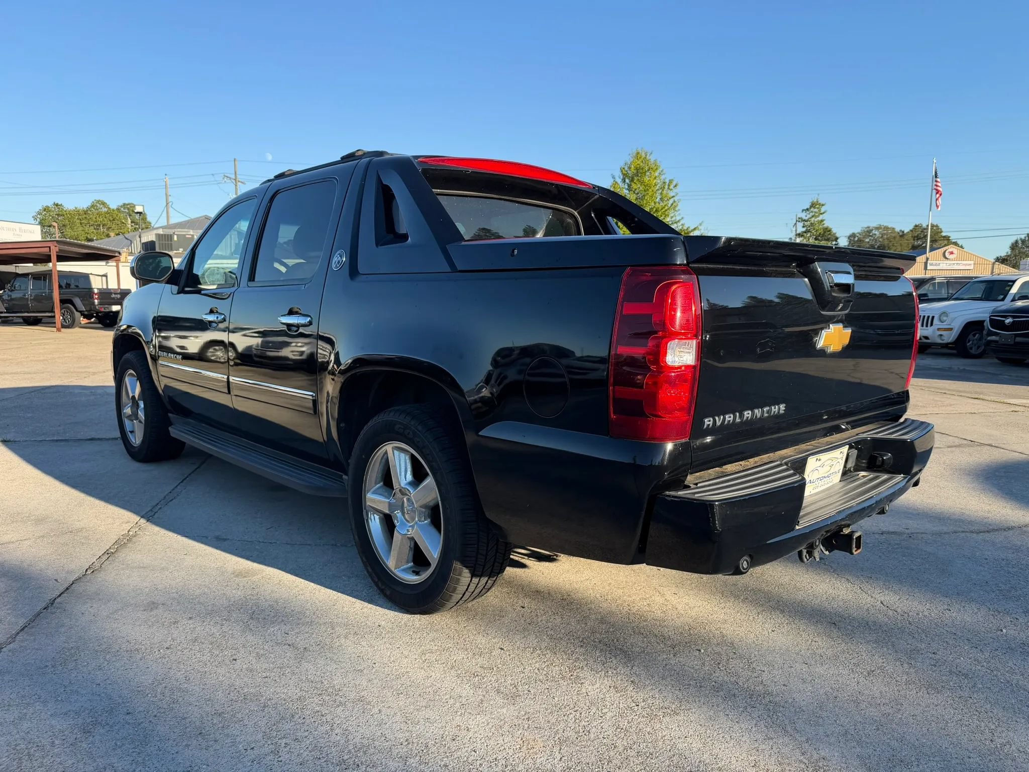 Used 2013 Chevrolet Avalanche LTZ RWD image 2