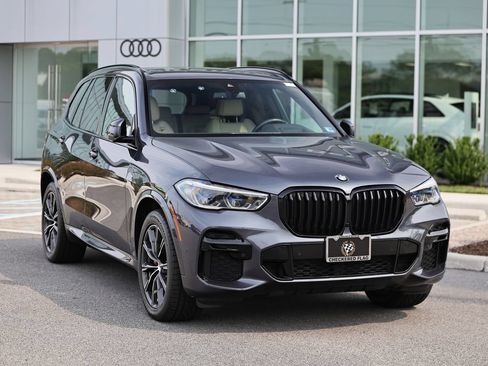Used 2022 BMW X5 xDrive40i w/ M Sport Package AWD/4WD image 2
