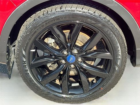 Used 2018 Ford Escape SE w/ Ford Safe & Smart Package image 32