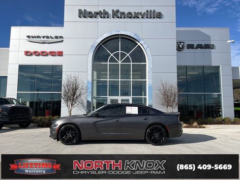 Used 2019 Dodge Charger SXT image 2