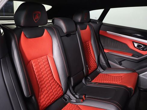 Used 2019 Lamborghini Urus image 37